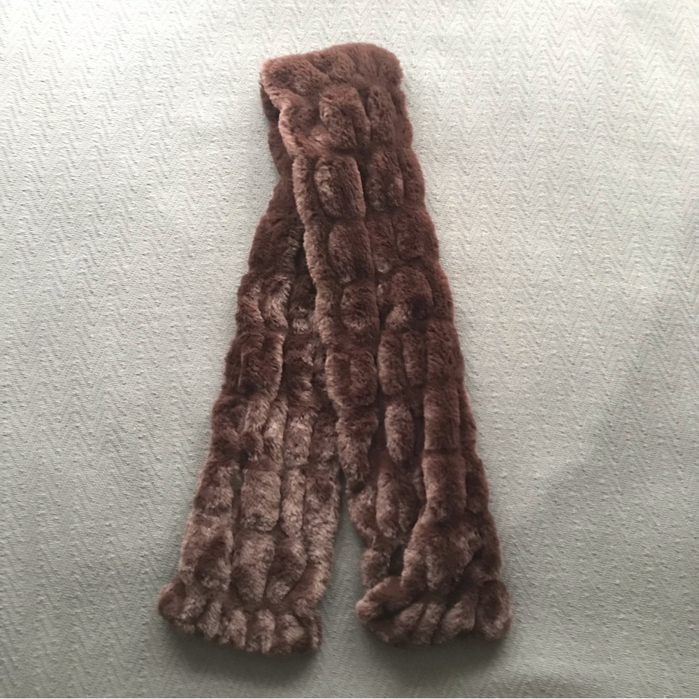 NWOT Tourance Brown Faux Fur Scarf Super Fluffy Soft Beautiful Cozy